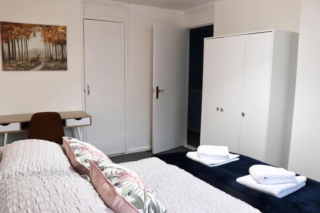 Lovely Staycation With Family Free Parking & Wifi Leeds  Exterior foto