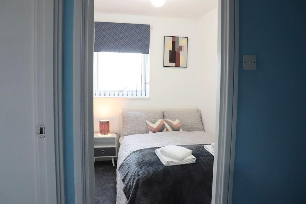 Lovely Staycation With Family Free Parking & Wifi Leeds  Exterior foto