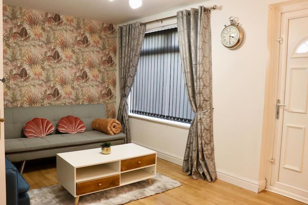 Lovely Staycation With Family Free Parking & Wifi Leeds  Exterior foto