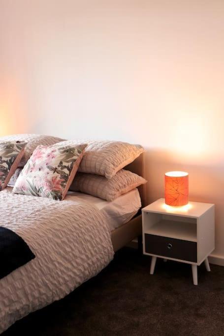 Lovely Staycation With Family Free Parking & Wifi Leeds  Exterior foto