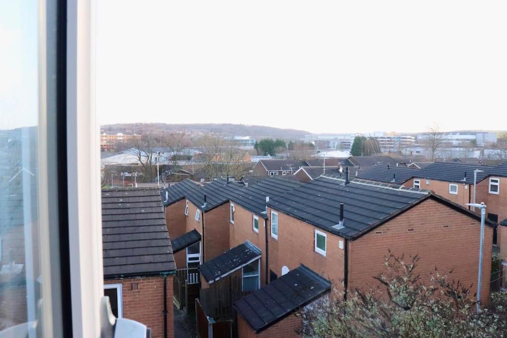 Lovely Staycation With Family Free Parking & Wifi Leeds  Exterior foto