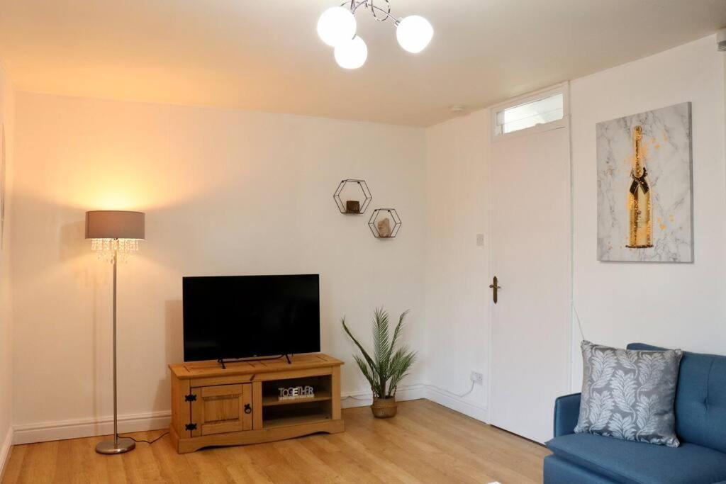 Lovely Staycation With Family Free Parking & Wifi Leeds  Exterior foto