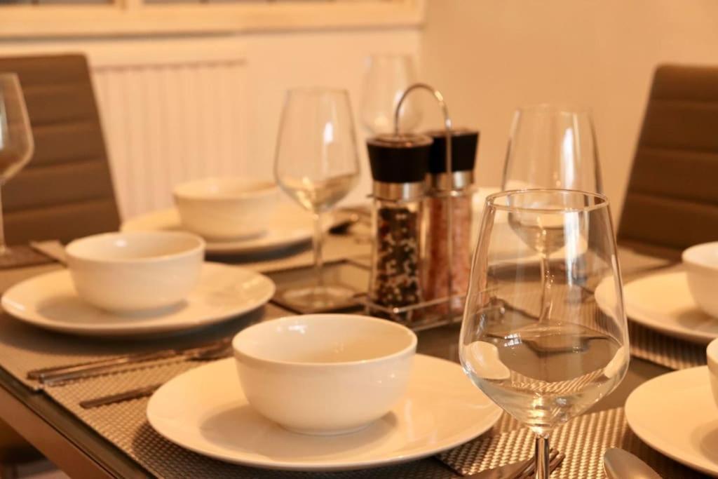Lovely Staycation With Family Free Parking & Wifi Leeds  Exterior foto